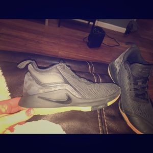 Gently used Boys Size 5 Lebron Tennis Shoes